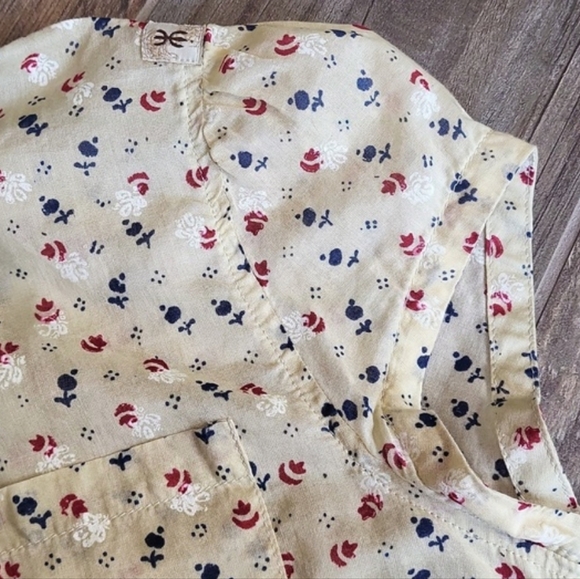 Thursday Island Creamy Tan Floral Cap Sleeve Ruffle Detail Button-up Shirt, XS - Picture 4 of 10